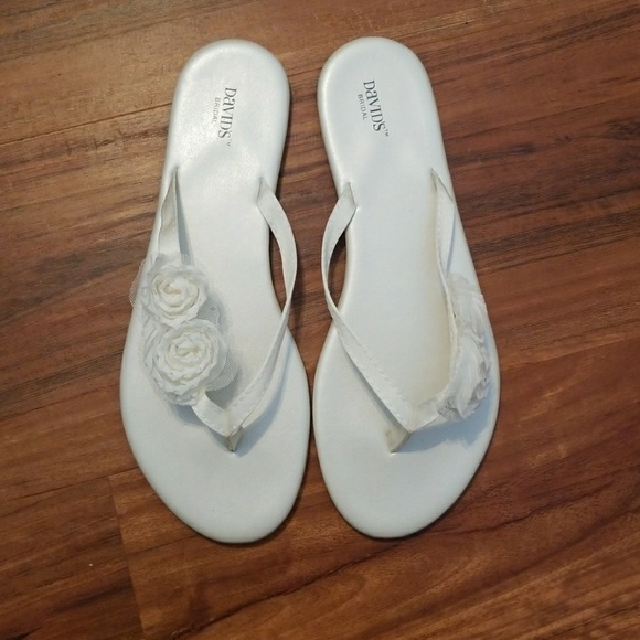 David's Bridal Shoes - David's Bridal ivory wedding flip flops NWOT